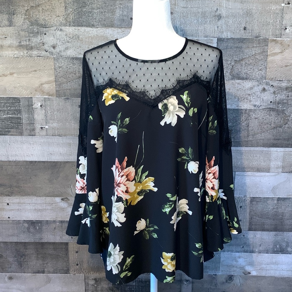 Entro Lace and Foral Flowy Boho Top - Picture 16 of 16